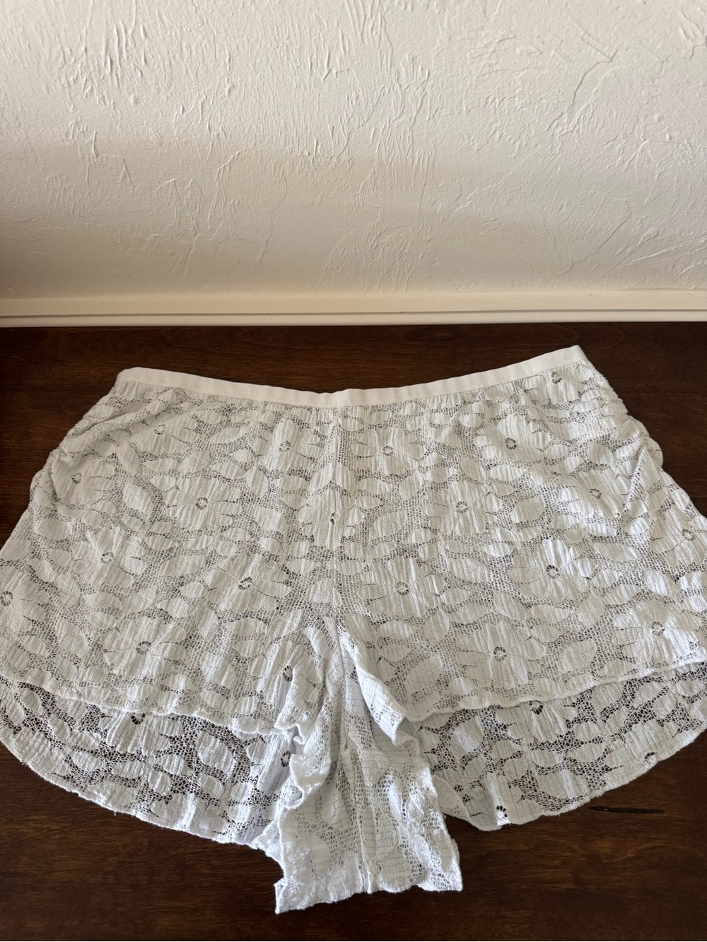 Aerie White Lace Elastic-Waist Women's Shorts